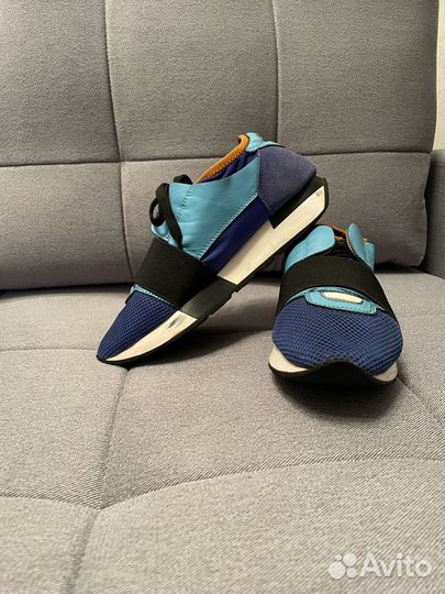 Кроссовки женские