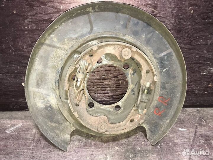 Кожух тормозного барабана задний правый Nissan