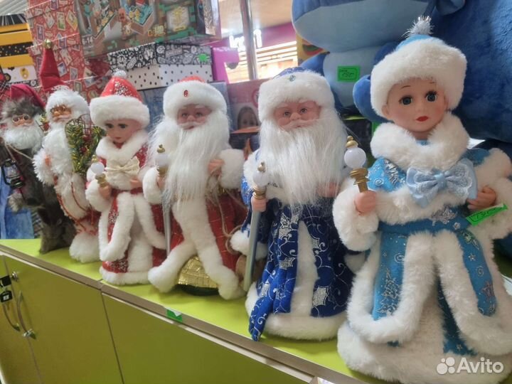 Дед мороз и Снегурочка под елку