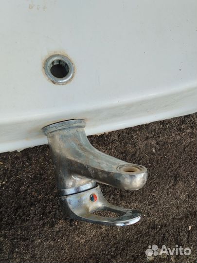 Раковина со смесителем