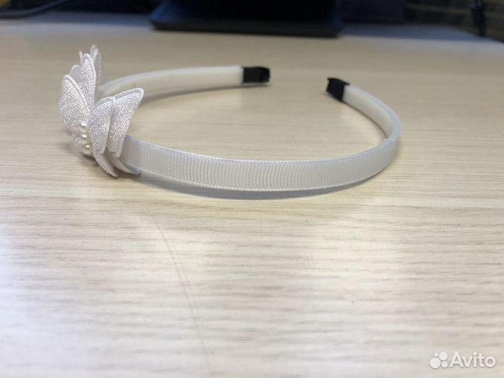 Ободок для волос белый с бабочками