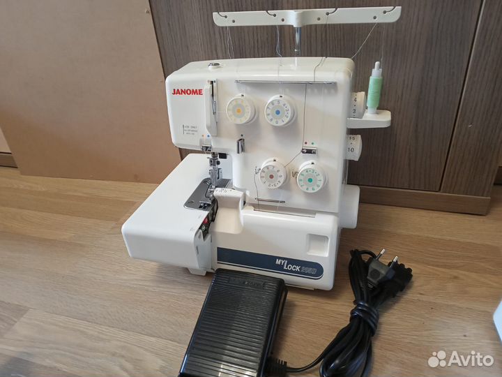 Оверлок для швейной машины Janome