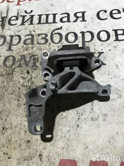 Опора двигателя правая Renault Scenic III (2009—20