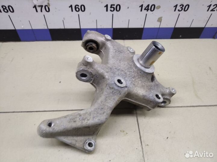 Кулак поворотный задний правый Yeti 2009