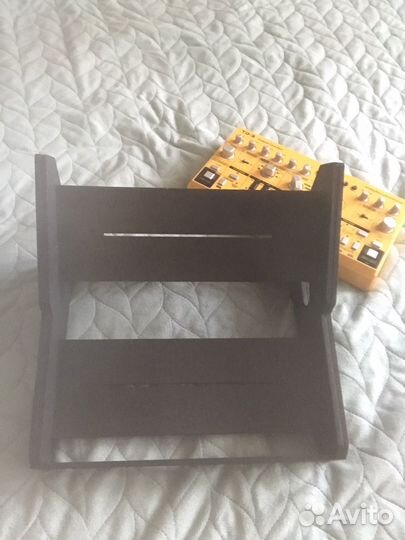 Stand for behringer (td-3, rd-6, td-3 mo)