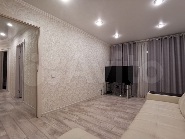 2-к. квартира, 43 м², 1/9 эт.