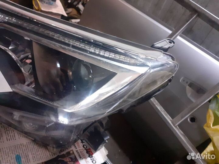 Фара правая Toyota RAV 4