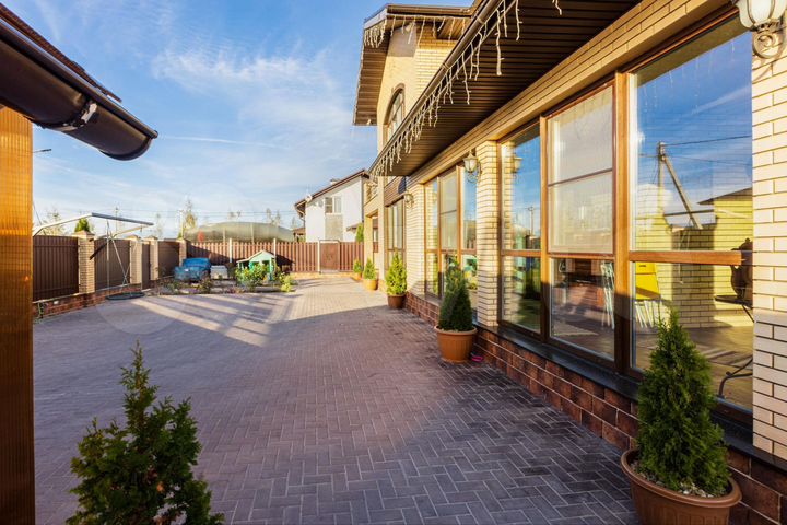 Дом 250 м² на участке 9 сот.