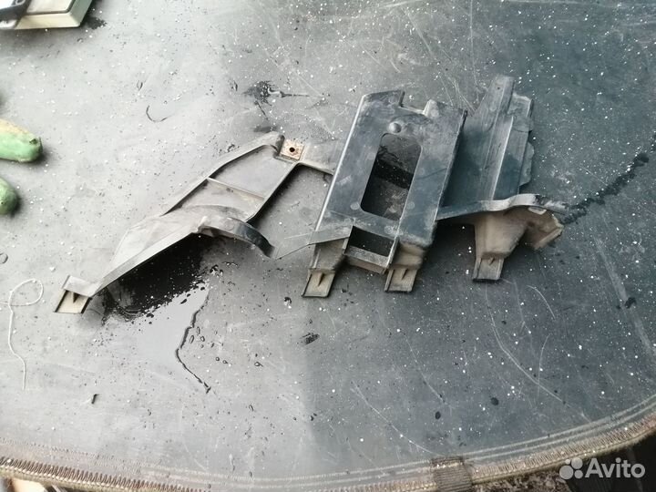 Кронштейн правой фары BMW X5 e53 дорестайлинг