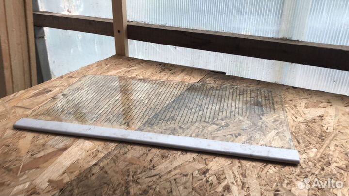 Полка над овощными ящиками холодильника Indesit