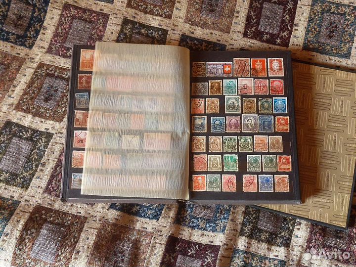 Альбом почтовых марок,806 штук