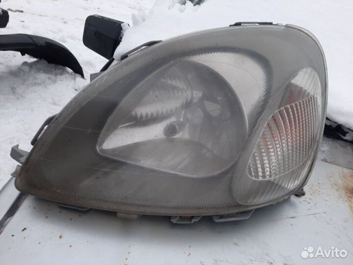 Фара левая Toyota Yaris 1SZ FE 2003