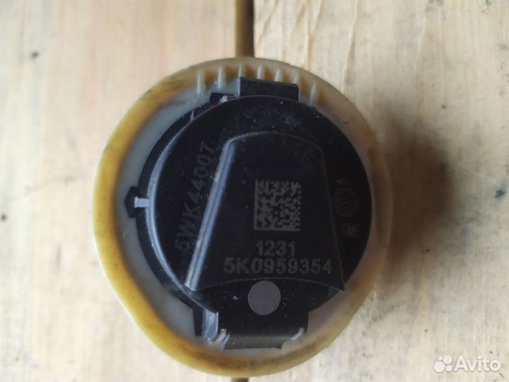 Датчик давления боковой airbag VW 5WK44007 Volkswa