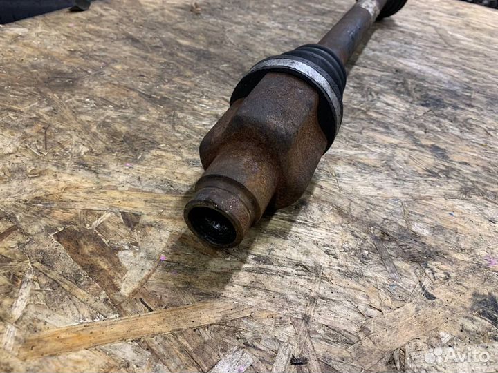 Приводной вал правый Peugeot 207