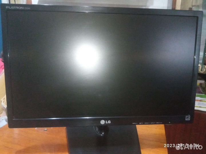 Монитор LG Flatron E2242-BN 21.5