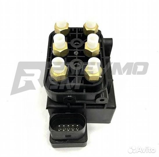 Блок клапанов пневмоподвески Volkswagen Touareg