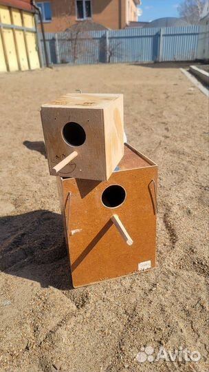 Домики для клеточных птиц. Попугаев, канареек