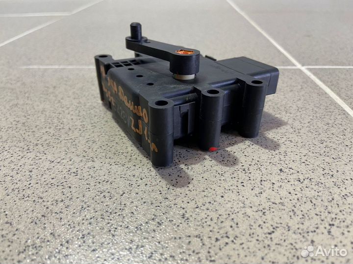 Сервопривод заслонок печки Mazda Demio 2005 г