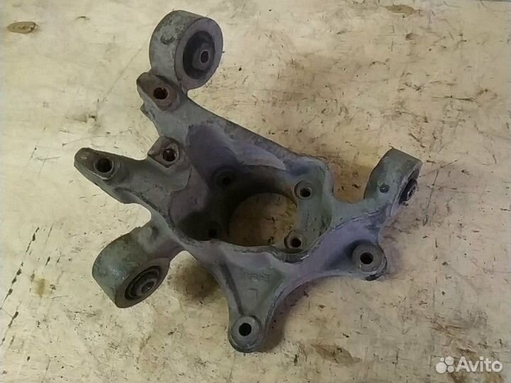 Кулак поворотный левый Dodge Journey