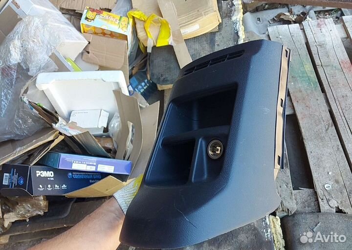 Пластик подлокотника Хонда CR-V 3