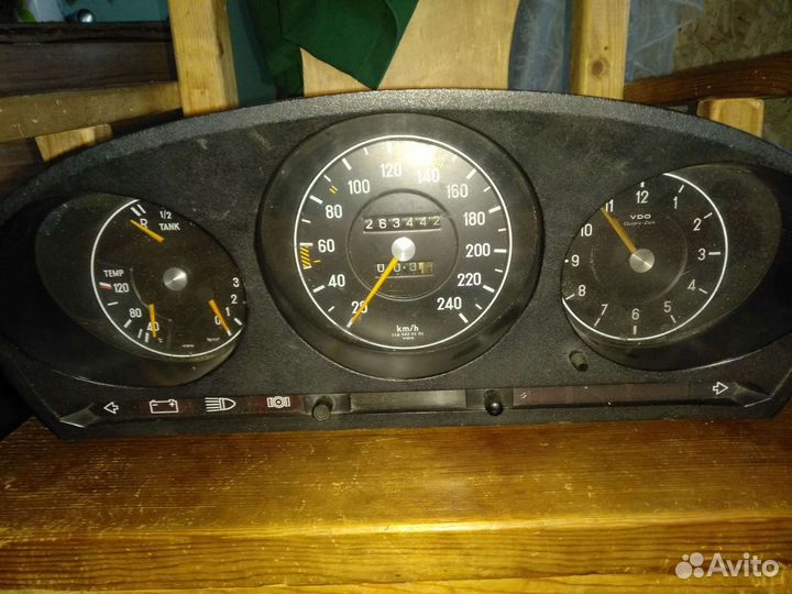 Комбинация приборов w116