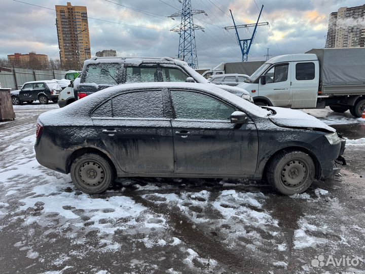 Skoda Rapid 1.6 AT, 2017, битый, 130 000 км