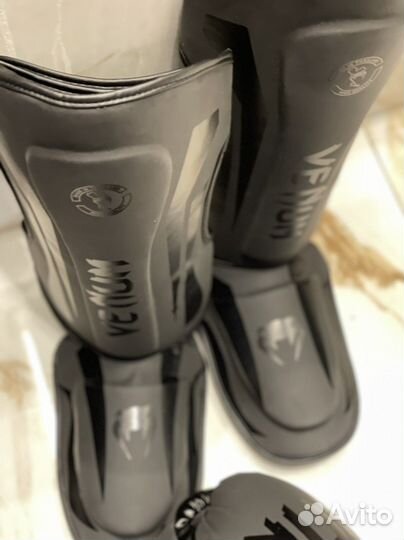 Новый шлем, перчатки, щитки Venum