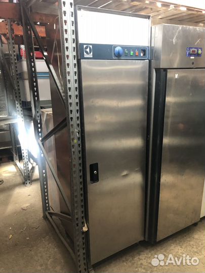 Холодильный шкаф electrolux