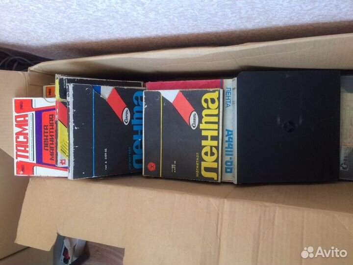 Магнитная лента катушки с записью