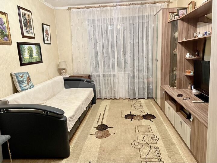 2-к. квартира, 50 м², 3/3 эт.