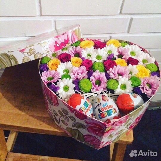 Цветы в шляпной коробке