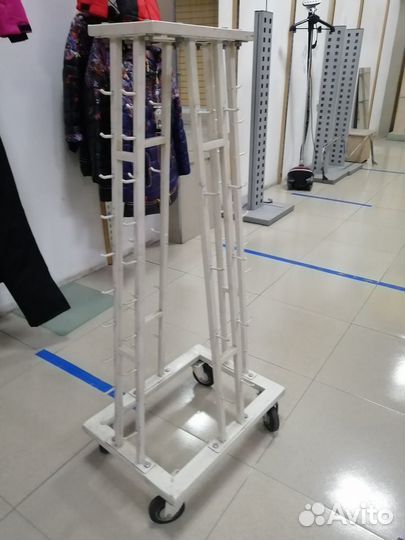 Стойка для гантелей