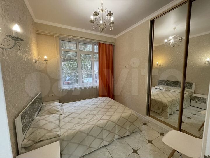 2-к. квартира, 50 м², 1/12 эт.