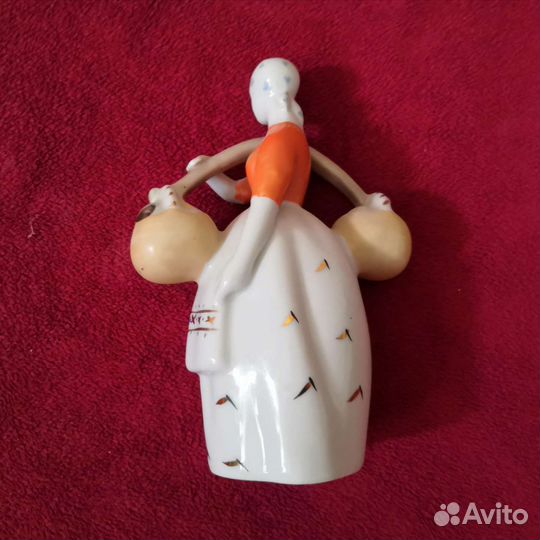 Девушка с коромыслом