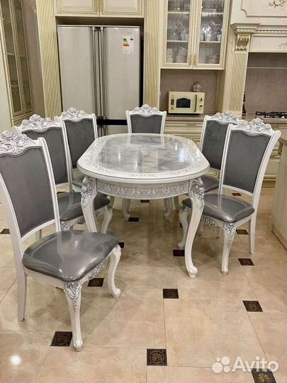 Кухонный стол и стулья комплект