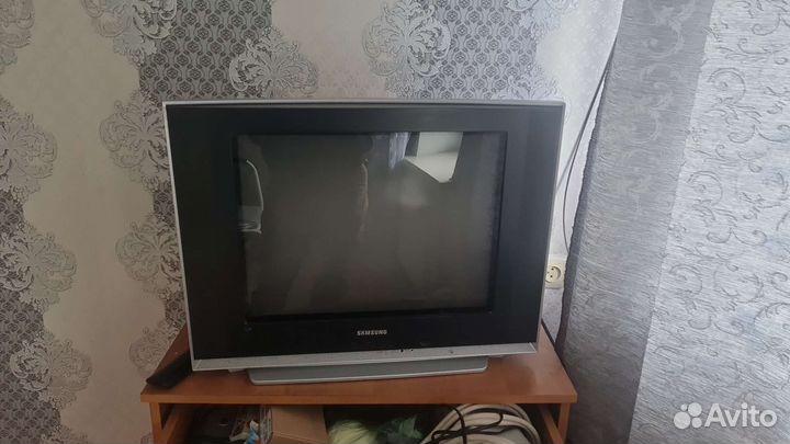 Телевизор бу,с пультом д/у,рабочий