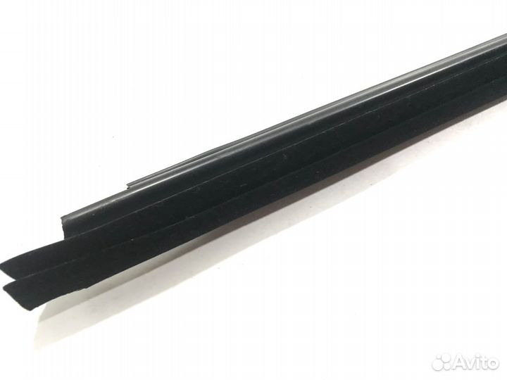 Уплотнитель задний правый Audi A4 B7