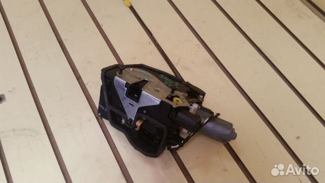 Замок двери передний правый BMW 7 E65/E66 01-08