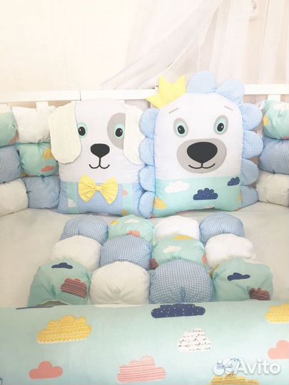 Бортики бонбон в овальную кроватку с простыней на