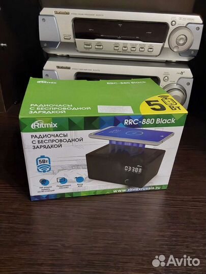 Радиочасы Ritmix RRC-880 с беспроводной зарядкой
