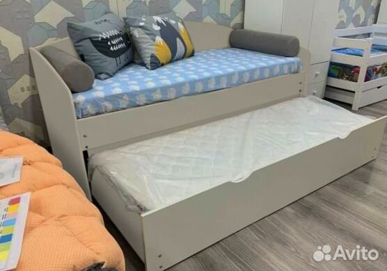 Кроватка с выдвигающимся местом