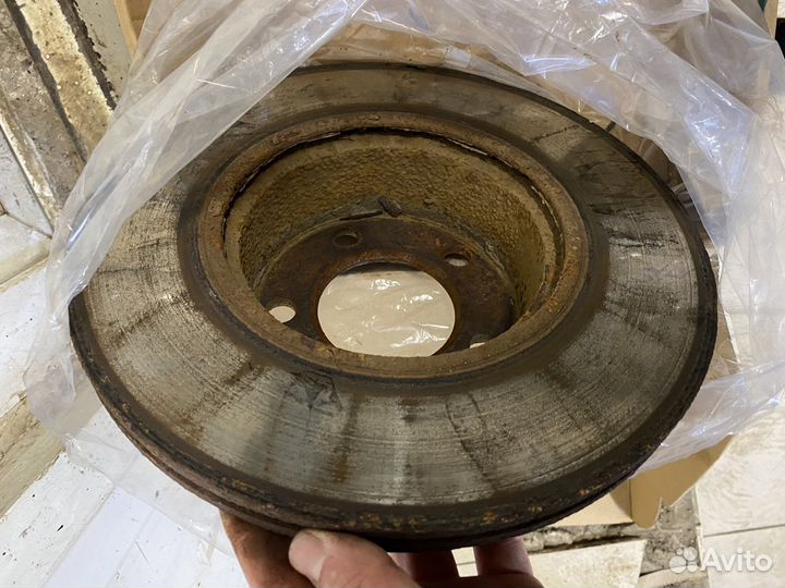 Передние тормозные колодки и диски BMW F30