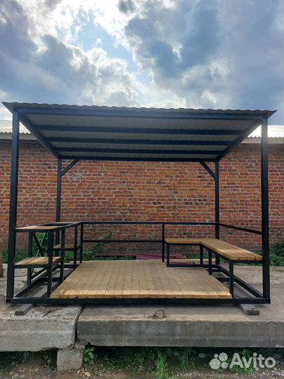 Мангальная зона под крышей