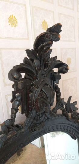 Антиквариатное зеркало