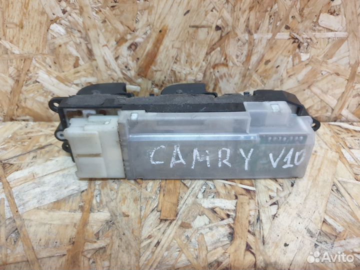 Блок управления стеклоподъемниками Toyota Camry