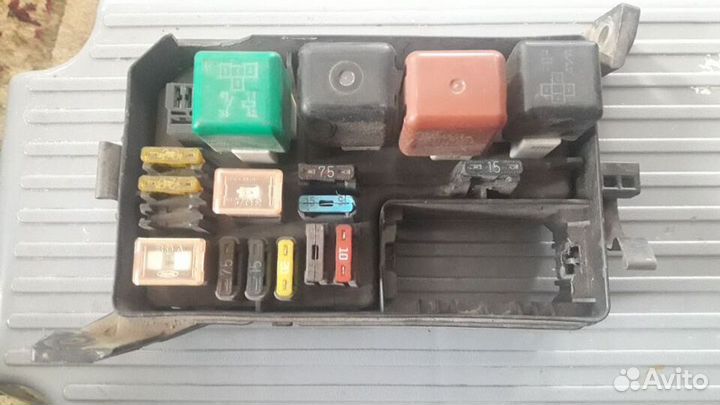 Блок предохранителей, реле Toyota Corolla AE100