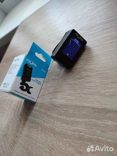 Тюнер для настройки гитары