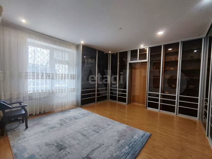 4-к. квартира, 130 м², 2/6 эт.