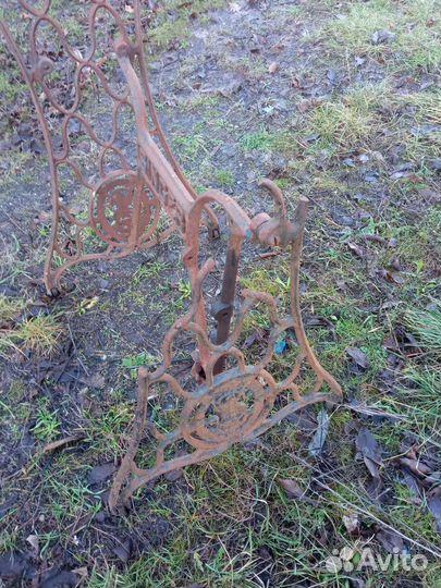 Станина чугунная от швейной машинки Зингер