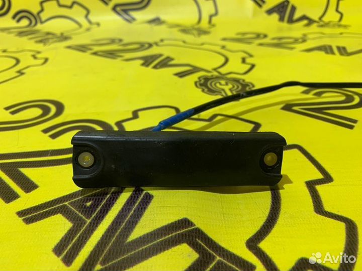 Кнопка открывания багажника Toyota Harrier GSU30